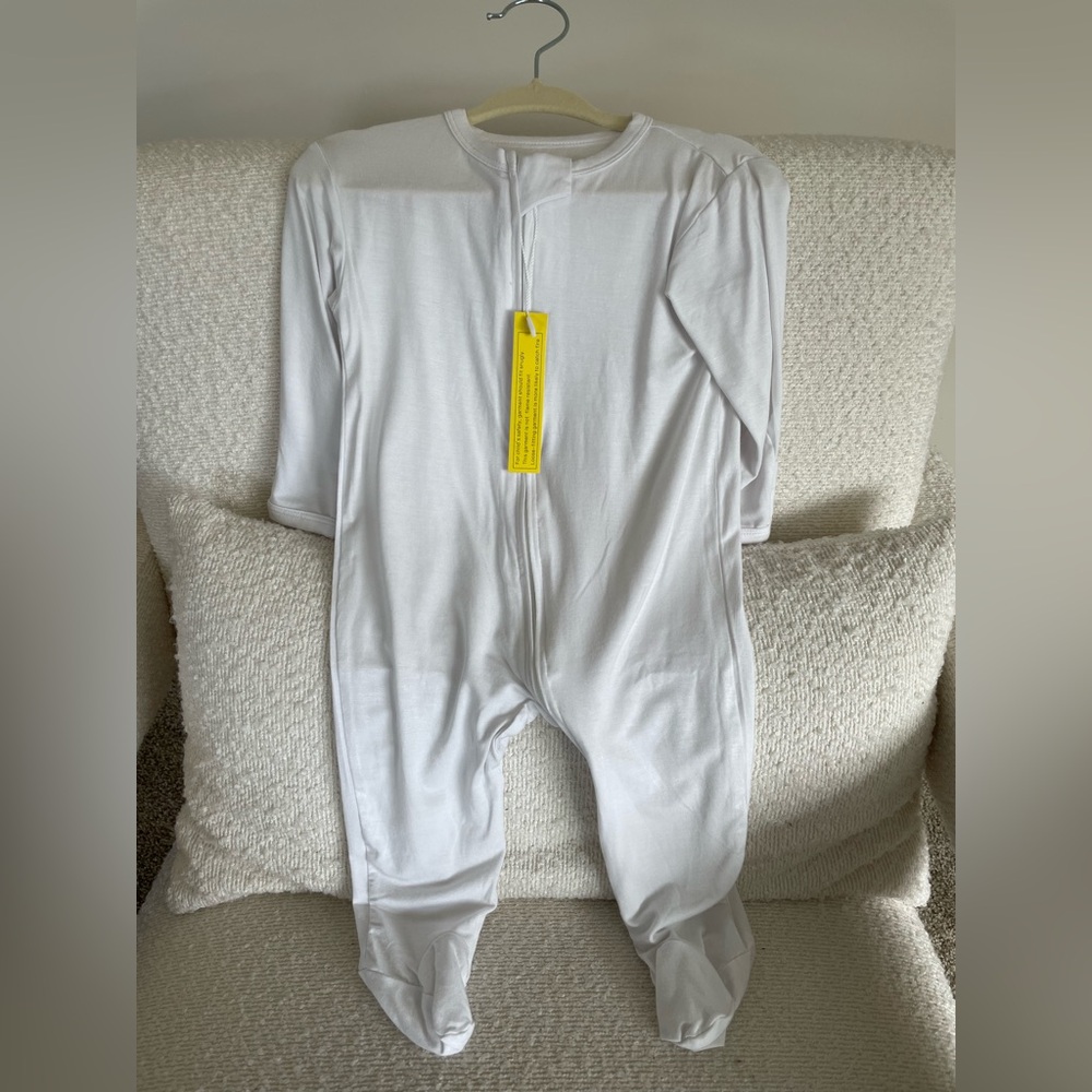 NWT bamboo zipper footie sleeper SZ 3-6 month